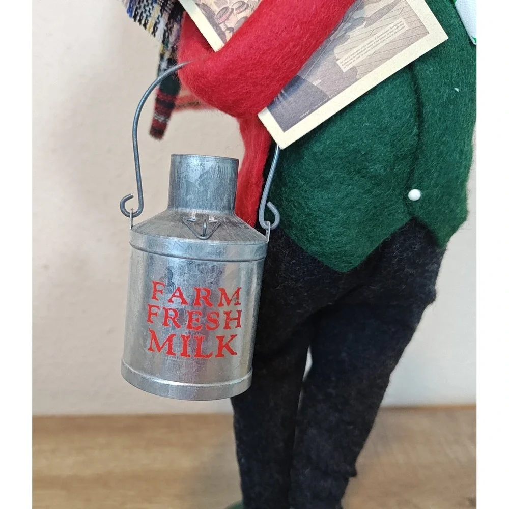 Byers Choice 2004 Caroler Figurine Christmas Red Green Milkman Limited Ed 27/100